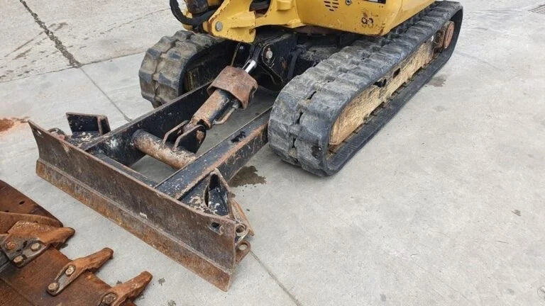 CAT 302.2D 2,1 T + 3 GODETS Mein Shop