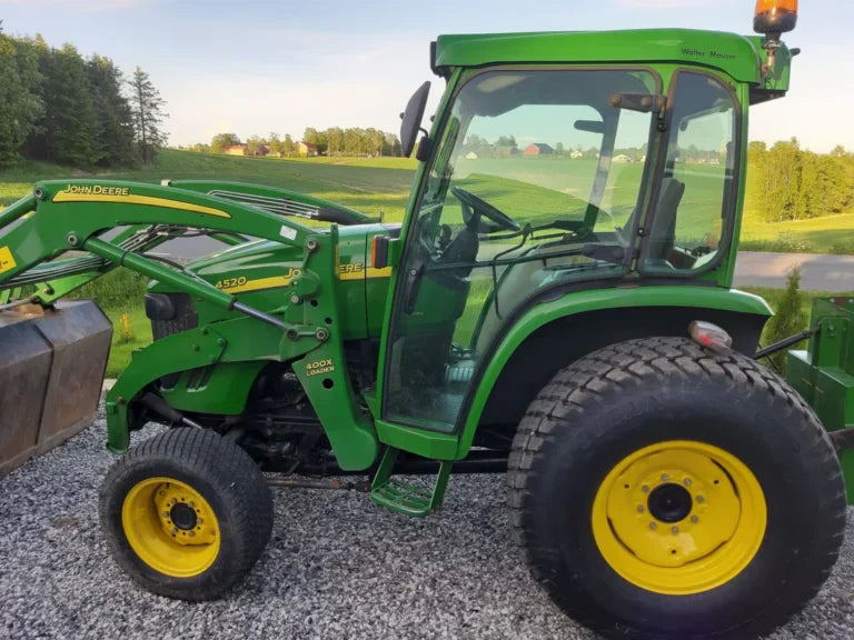 JOHN DEERE 4520 AVEC CHARGEUR FRONTAL Mein Shop
